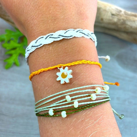🔆Beautiful Flower Bracelet Set🔆 - Picture 3 of 6